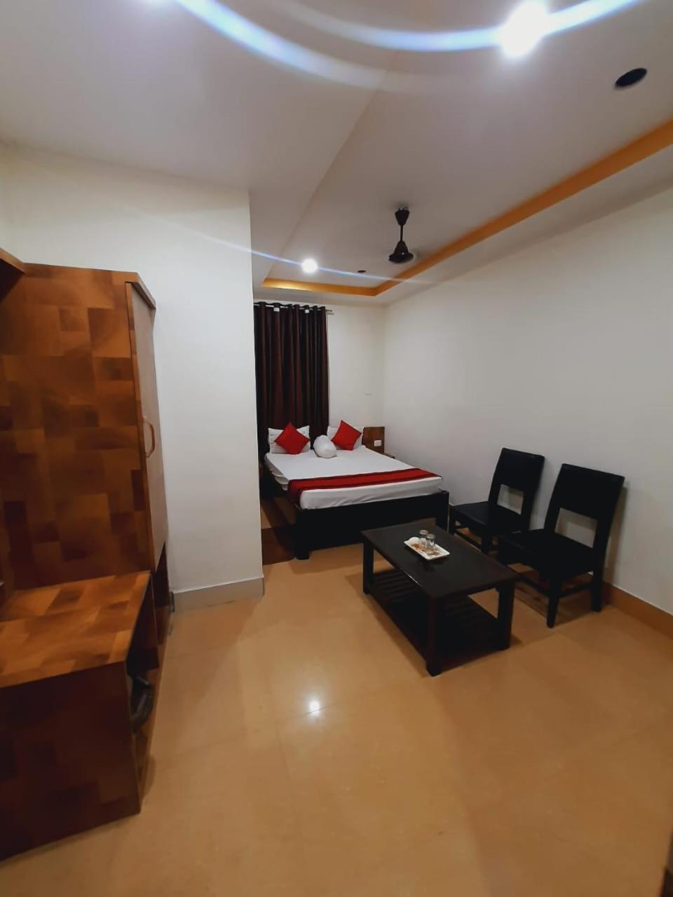 Hotel Knight Inn Airport グワーハーティー エクステリア 写真