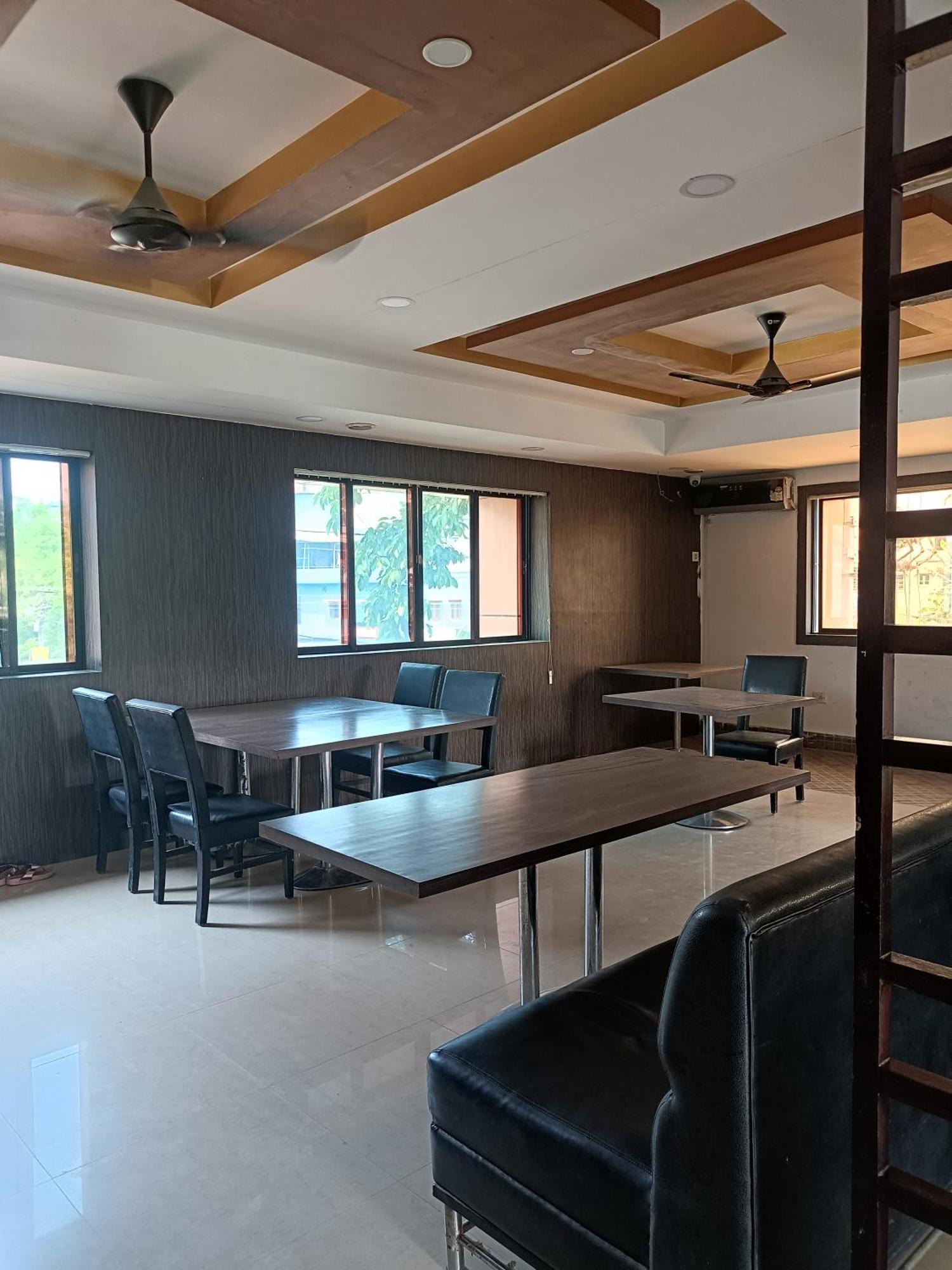 Hotel Knight Inn Airport グワーハーティー エクステリア 写真